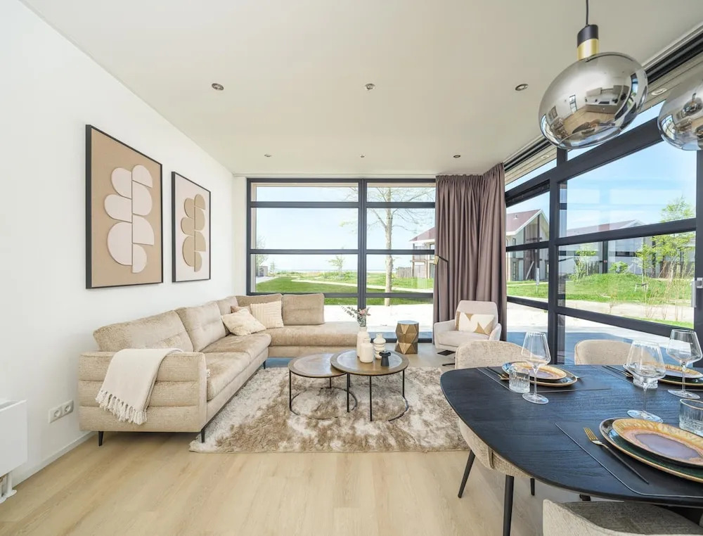 Detached 2-guest Home Near Beach