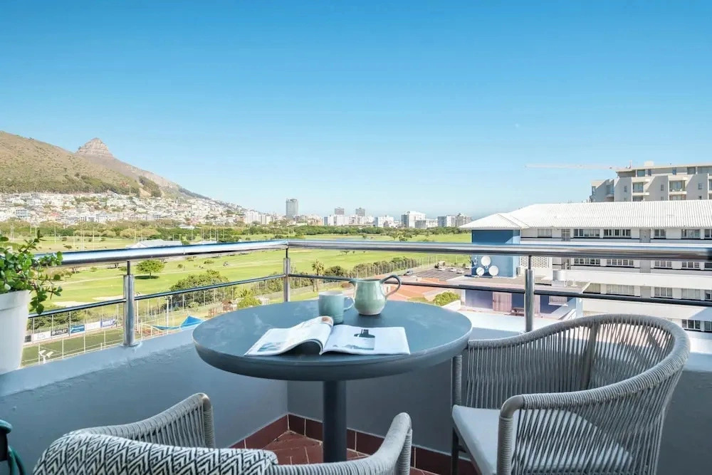 Mouille Point 1 Bed w Sea Views Skyshore Apartment