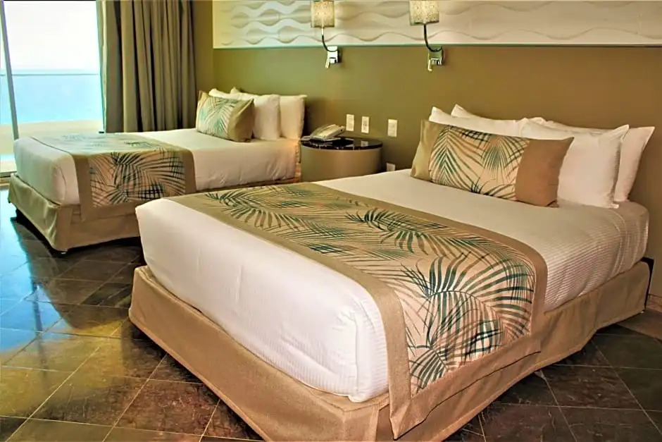 Номер Superior oceanfront в Krystal Grand Cancun