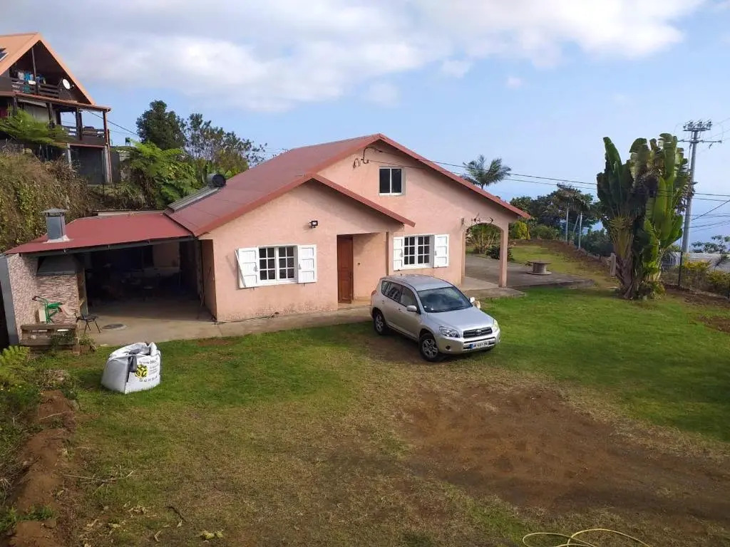 Maison de 4 chambres avec vue sur la mer jardin clos et wifi a Saint Leu