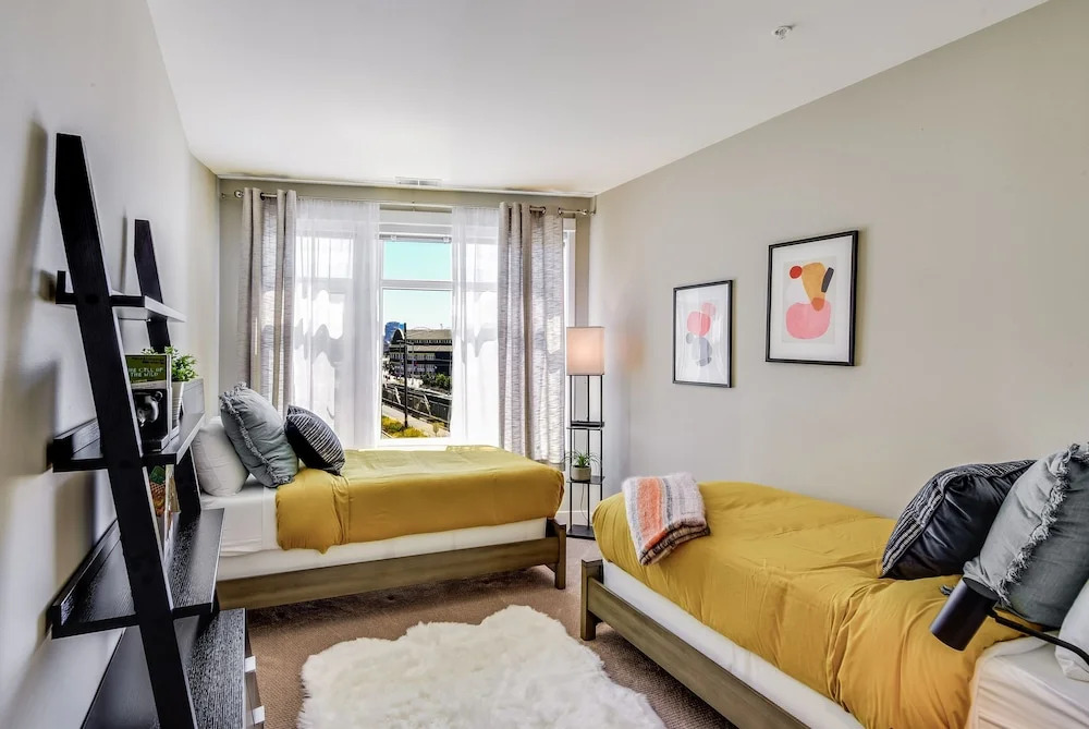 Emerald City Waterfront Retreat - Two Bedroom Condo