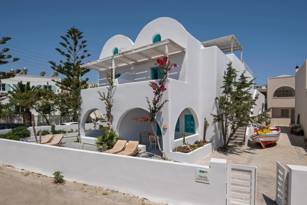 Nissia Beach Apartments & Suites