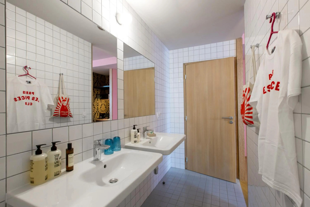 MOB HOTEL Paris Les Puces