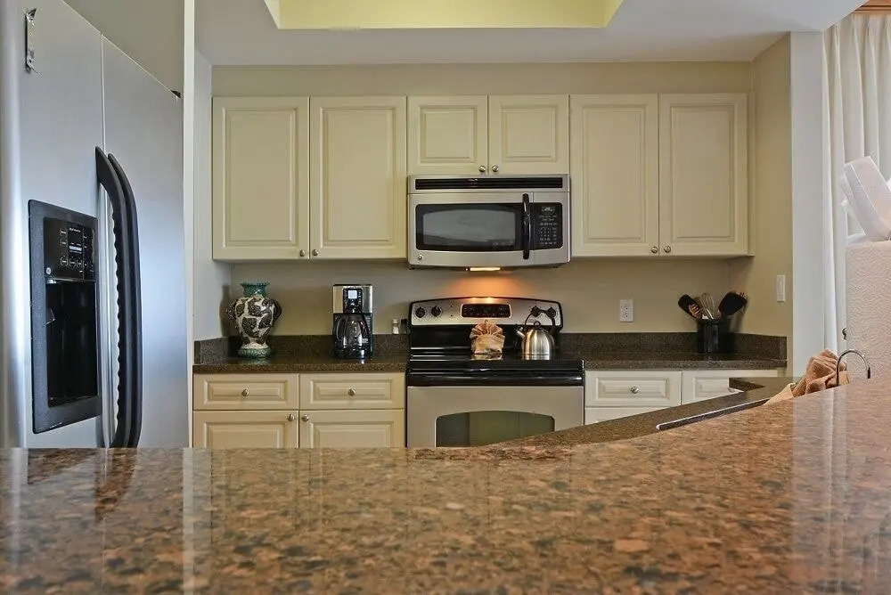 The Gem - 3 Br condo by RedAwning