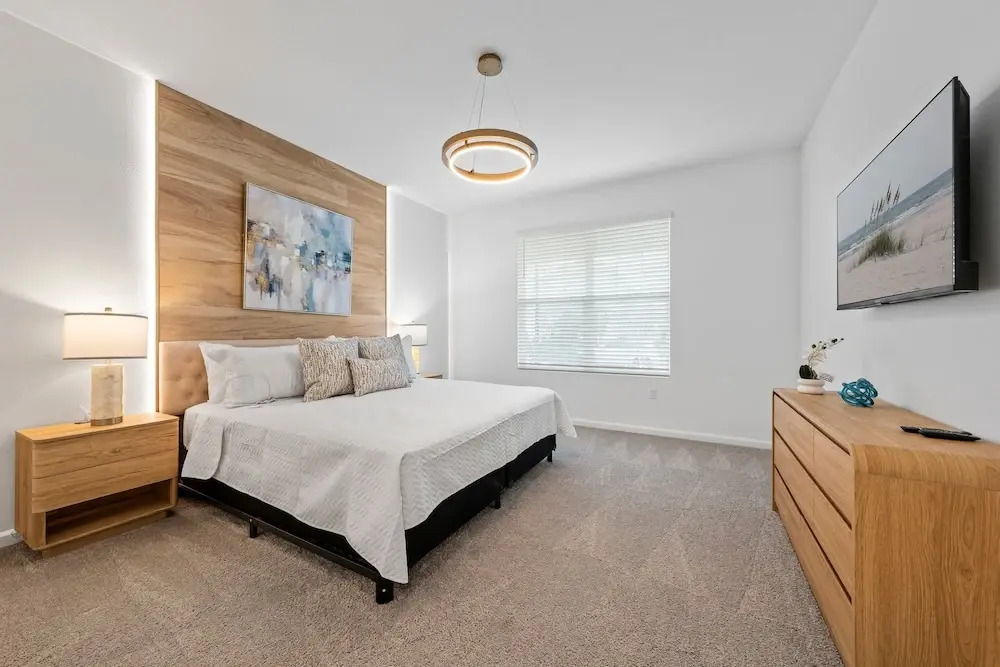 Light Welcoming Fun Resort Home Sleeps 20