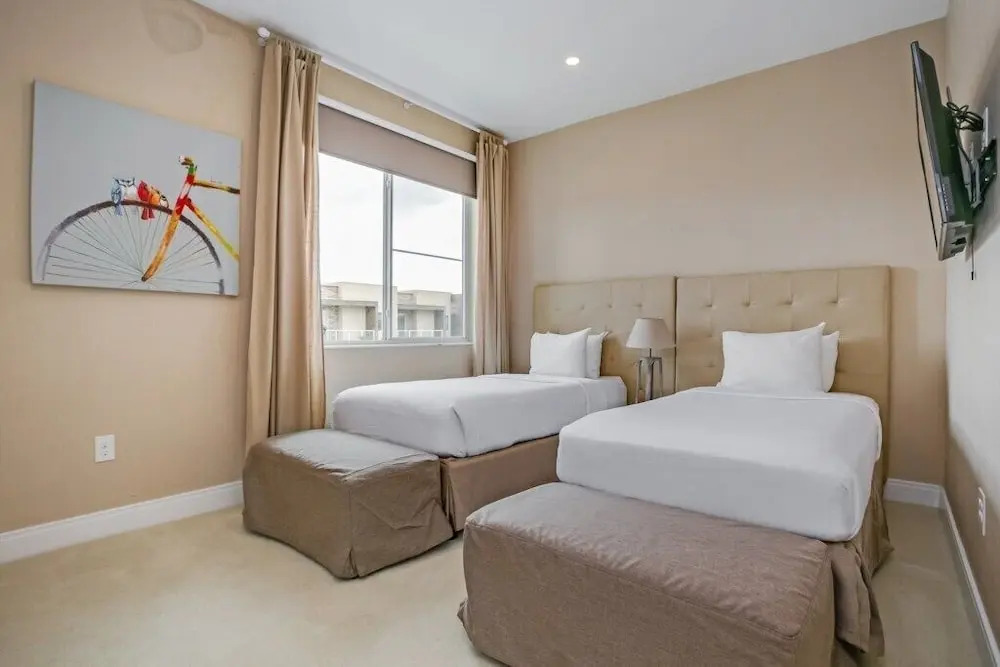 Amazing 3 Bedroom Magic Village Townhome 7607re