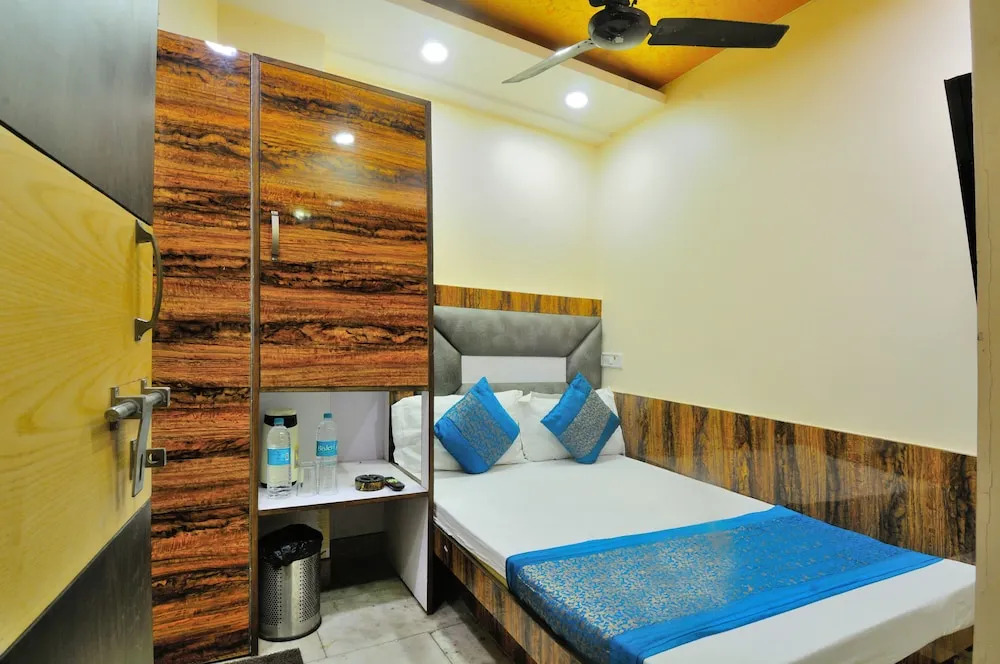 Hotel lahorimal Deluxe Paharganj