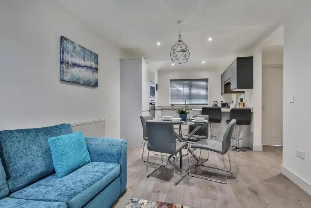 Renovated Whole House sleeps 4-5, WiFi, Parking near Sheffield Parkway
