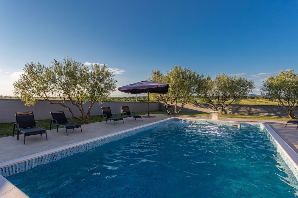 Villa Caper