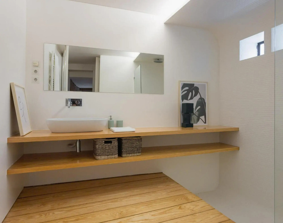 Skinny House