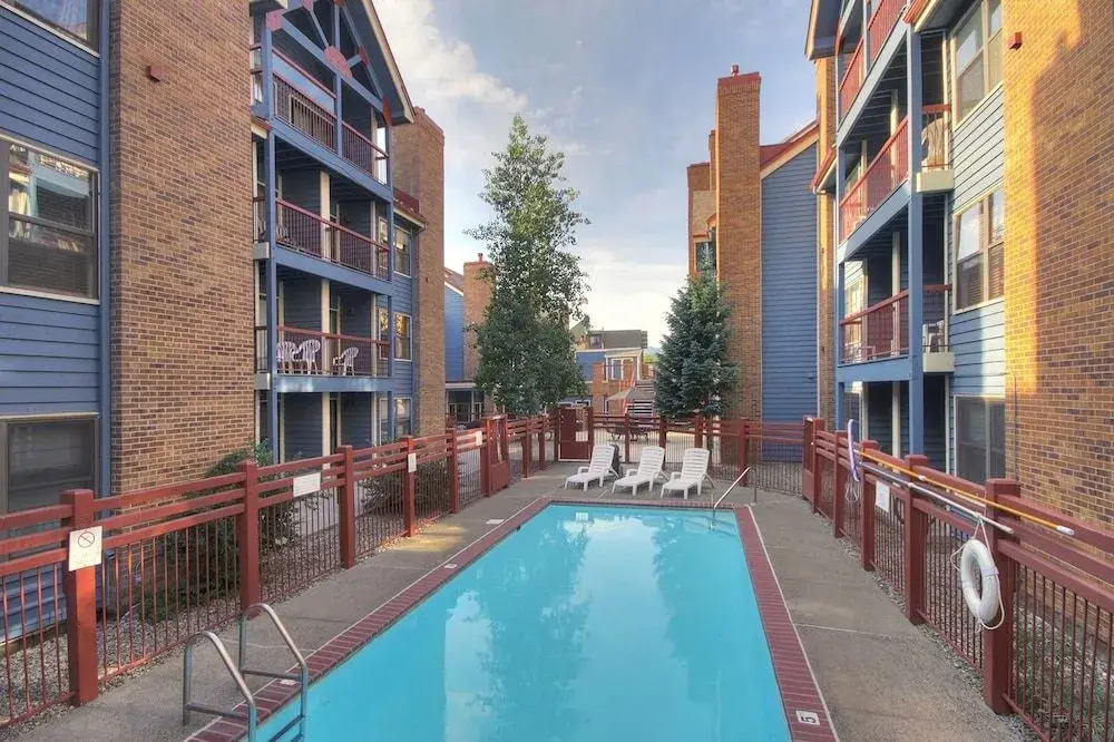 River Mnt Lodge W105D