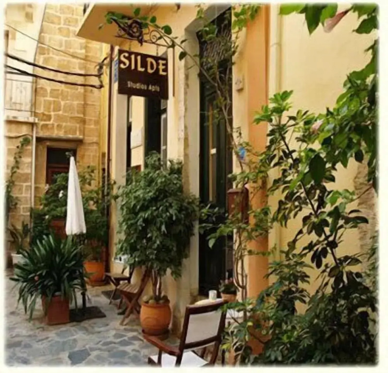 Silde Studios & Apartments