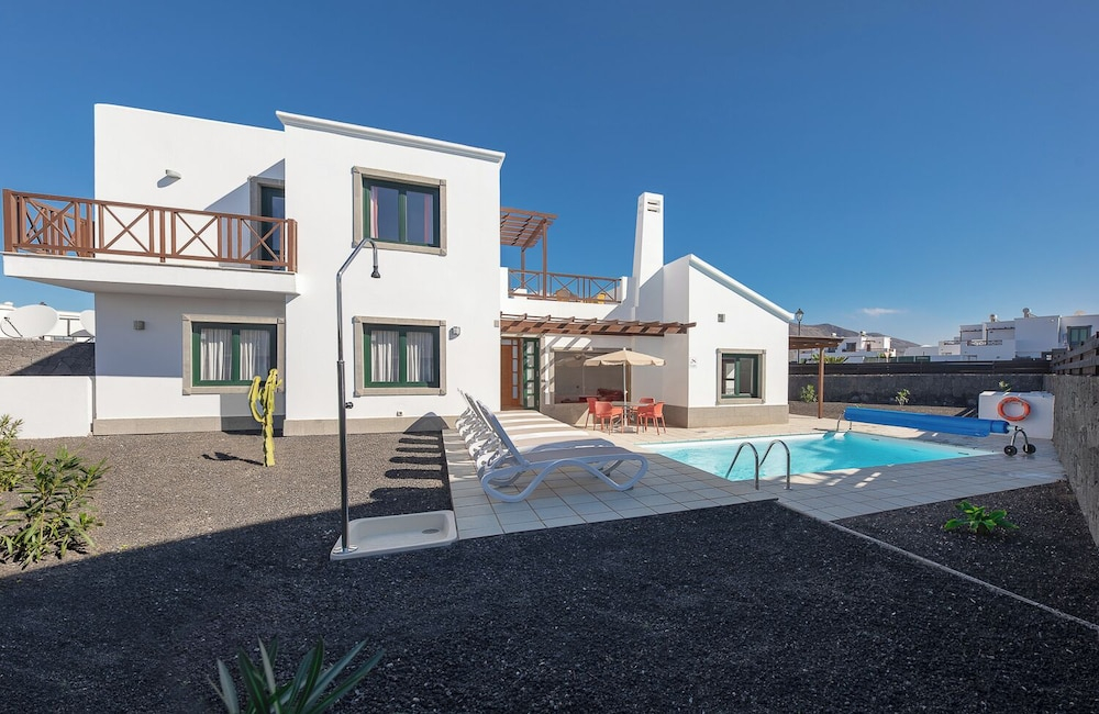 Camelot Holiday Homes by LIVVO