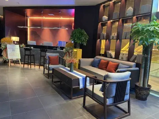 QIANNA HOTEL (Zhenghong City Provincial People's Hospital)
