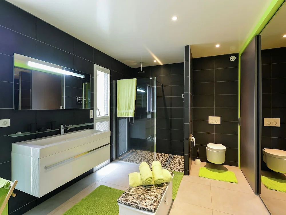 Welcoming Villa in Fouesnant With Swimming Pool