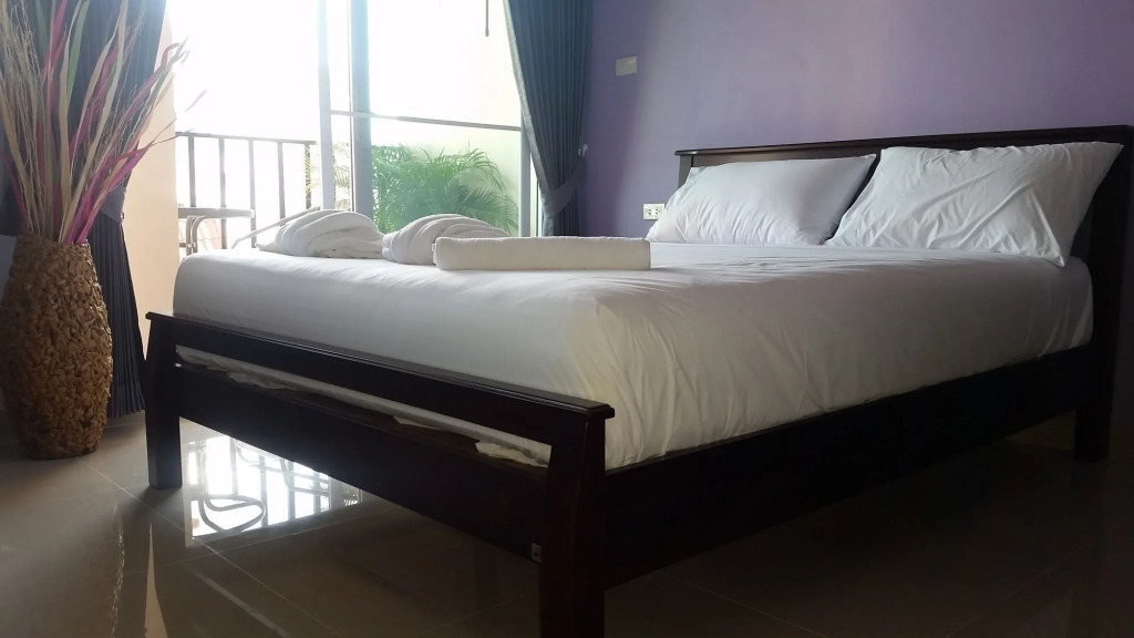 Phratumnak Hill Guest house