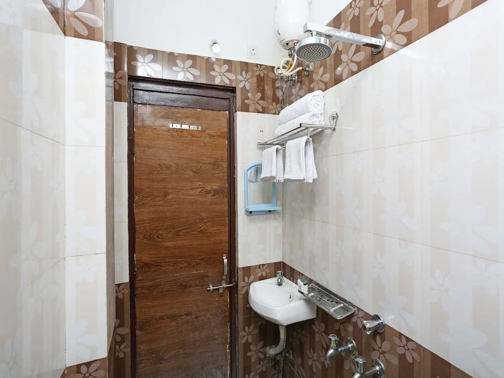 OYO 10190 Hotel Gagan Grant