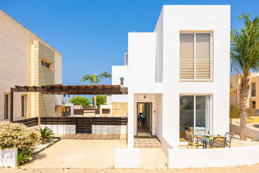 Villa Vitamin Blue
