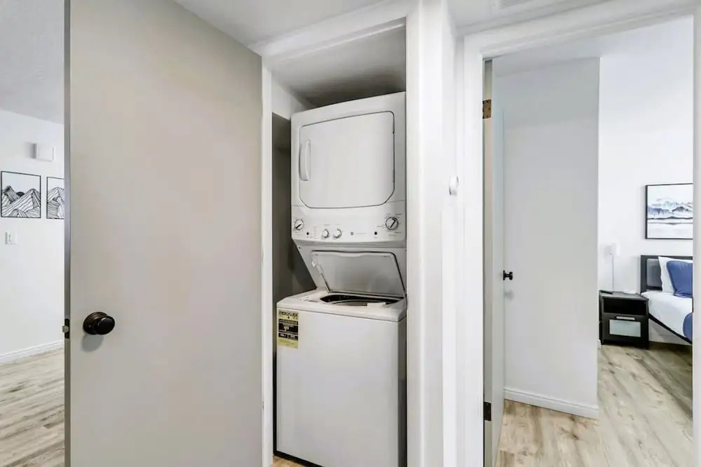 Cozy 2BR Apt w Parking Near Downtown SLC