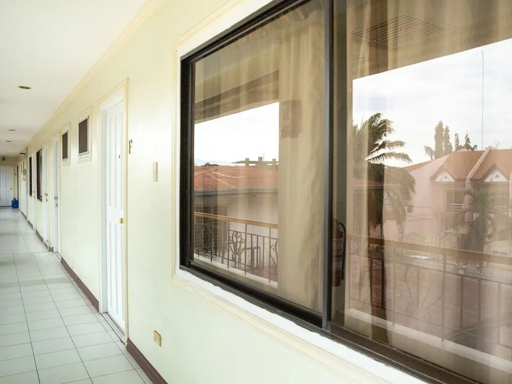 OYO 137 Residencia RSY Condotel