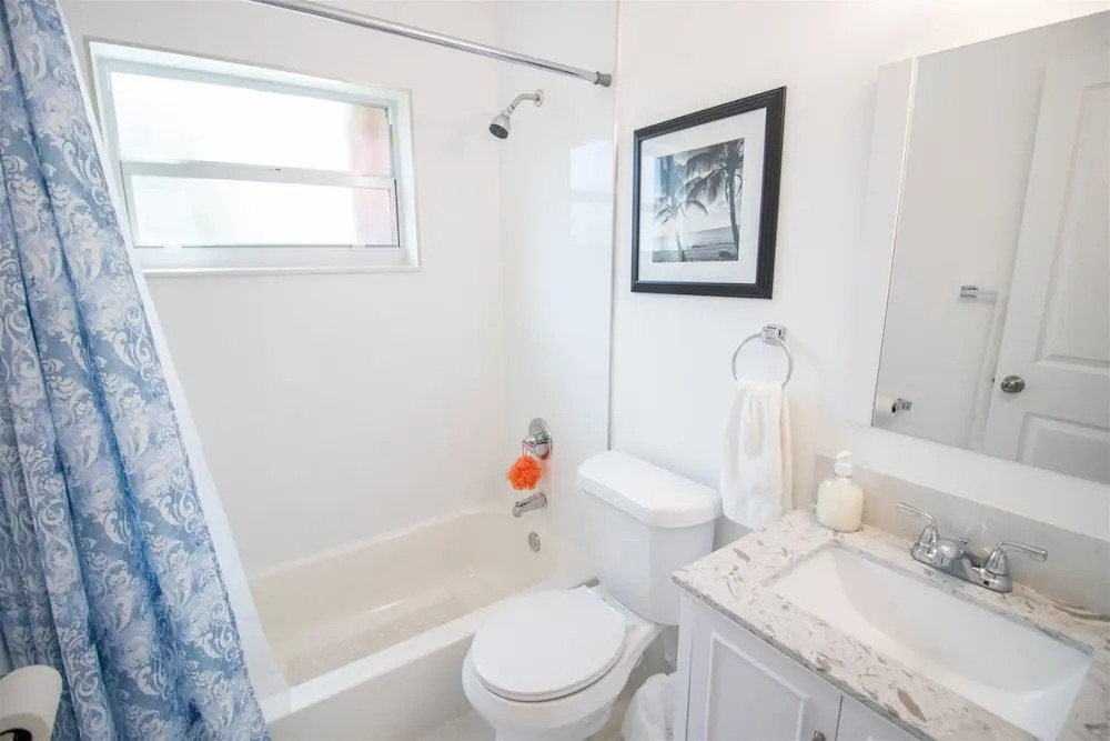 Like New Miami Springs Family Home
