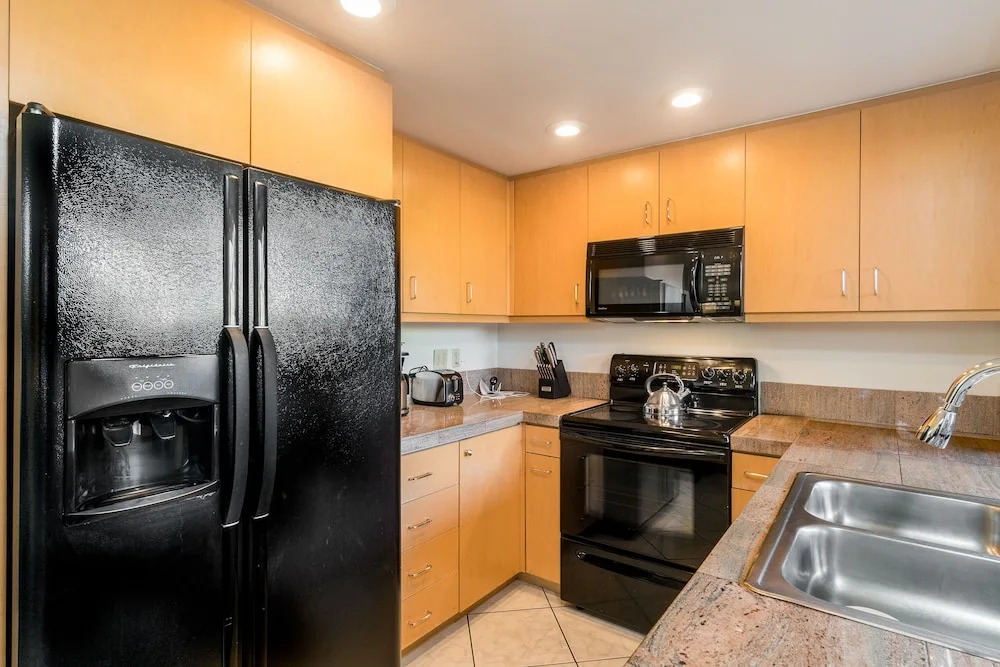 2501 N Indian Canyon Condo Unit 601 1 Bedroom 2 Bathrooms Condo