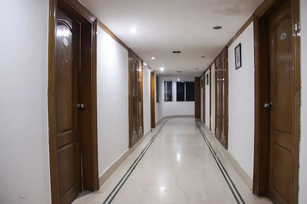 OYO 8450 Hotel Grand Starline