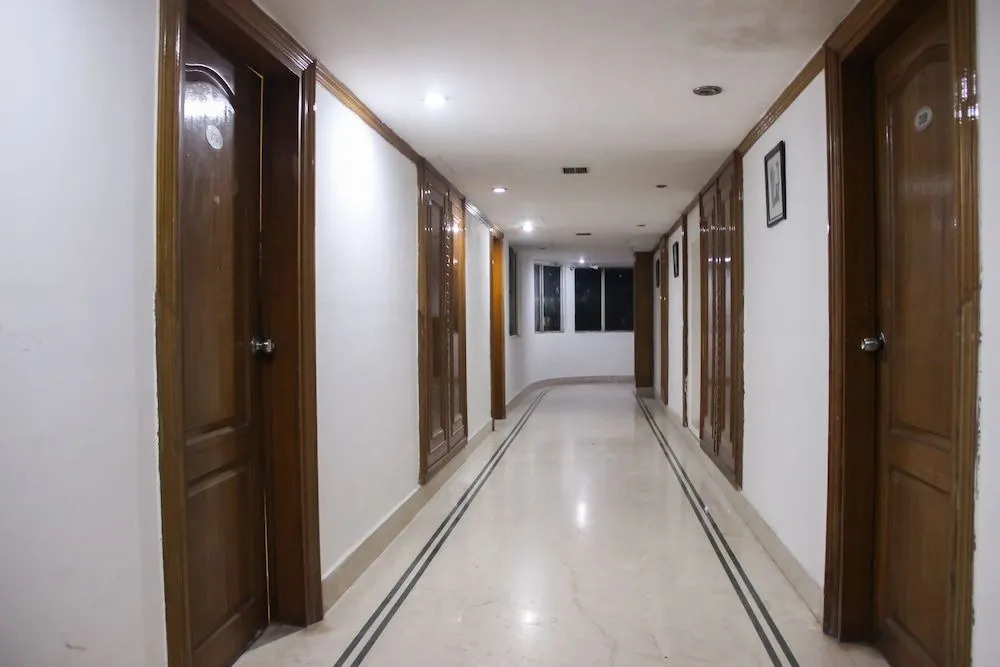 OYO 8450 Hotel Grand Starline