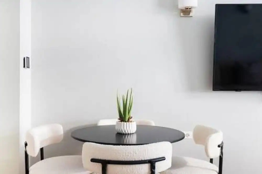 73-208 New 2BR 2bath UWS Doorman Gym