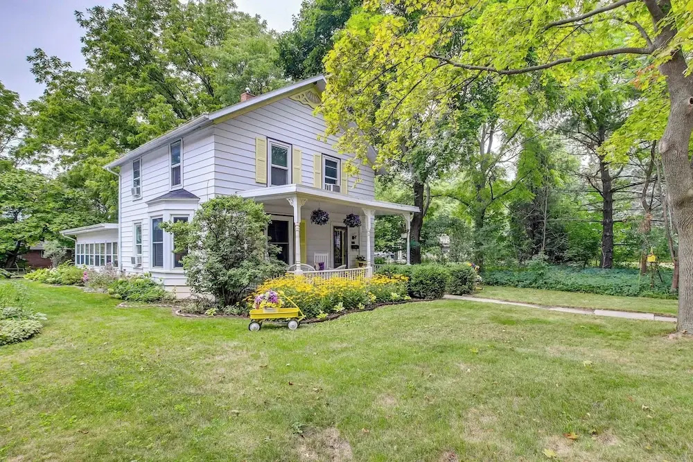 Historic Home w/ Sunroom - 5 Mi to Lambeau Field!