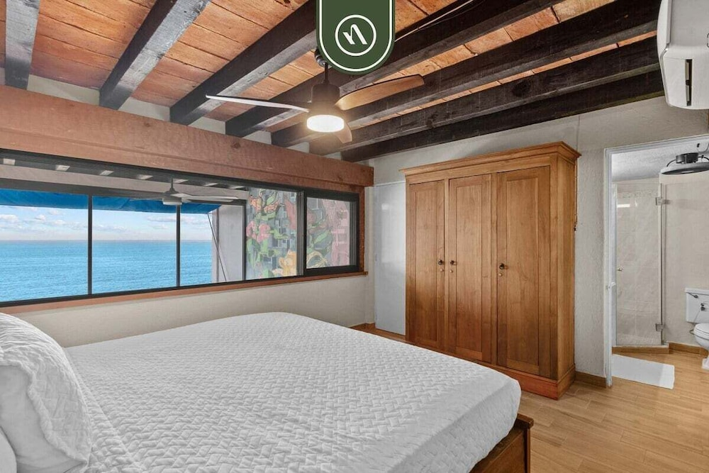 Oceanfront 2 BR Condo With Spectacular View - Pool