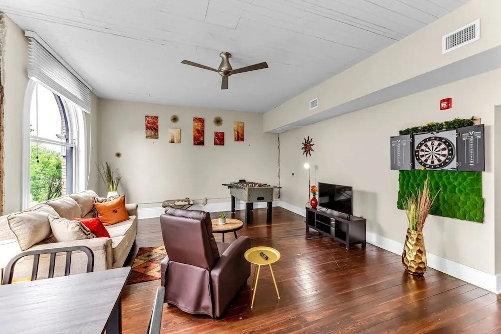 The Elm St Suite - Downtown Condo