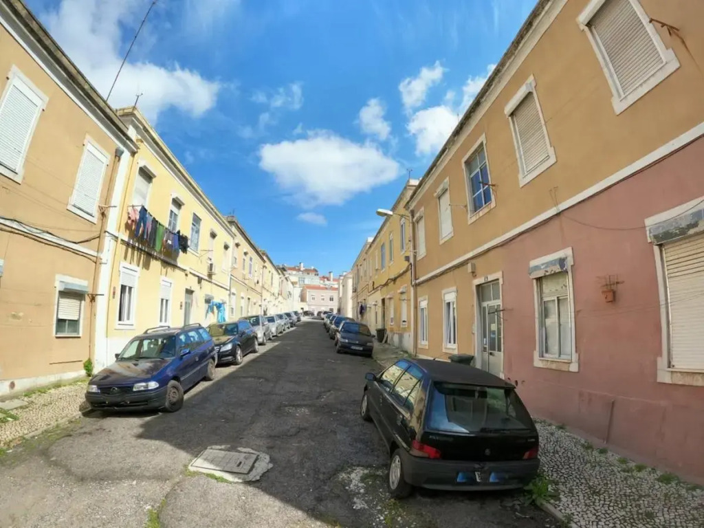 Lisbon T2 apartment in typical villa in Sapadores Lisbon