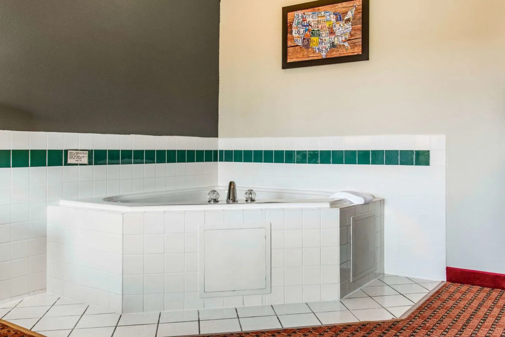 Travelers Lodge & Suites
