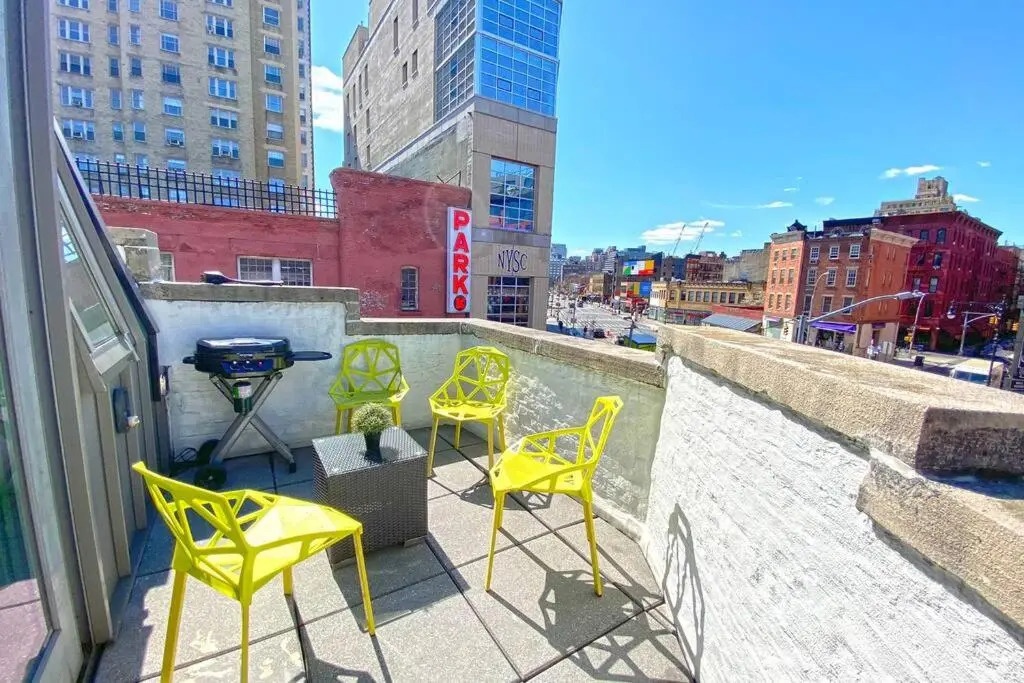 Beautiful 3 Bdrm 2 Bath Private Luxury Townhouse!