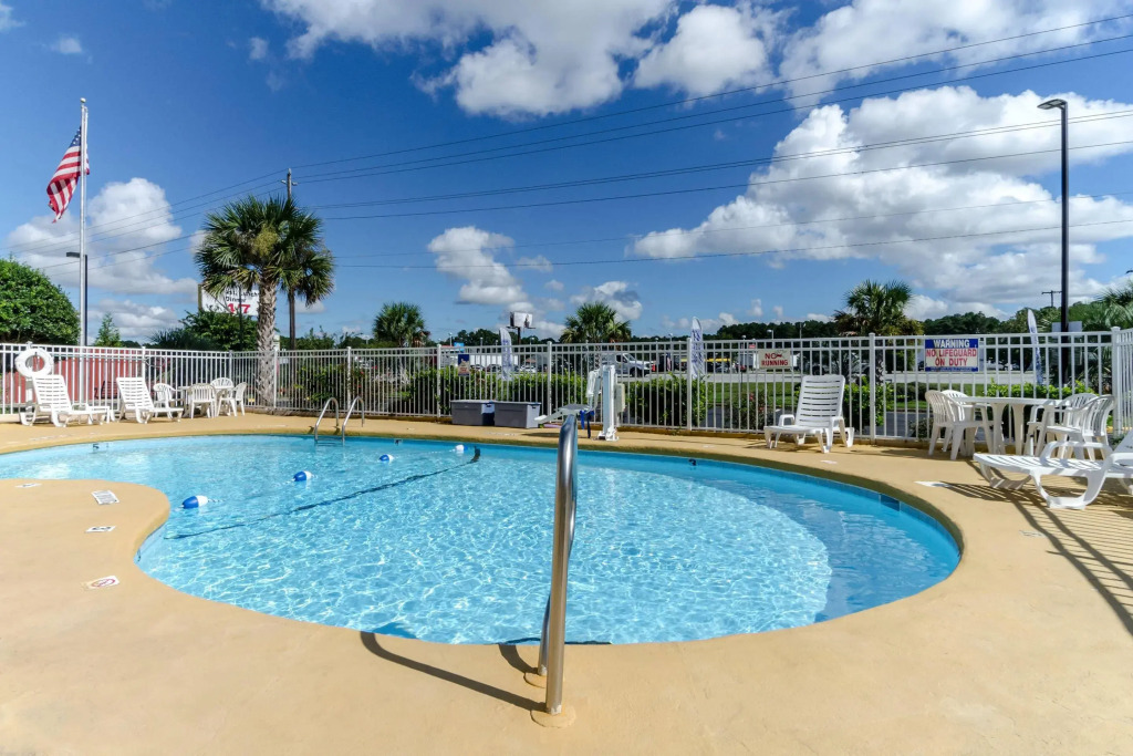 Rodeway Inn & Suites Jacksonville near Camp Lejeune