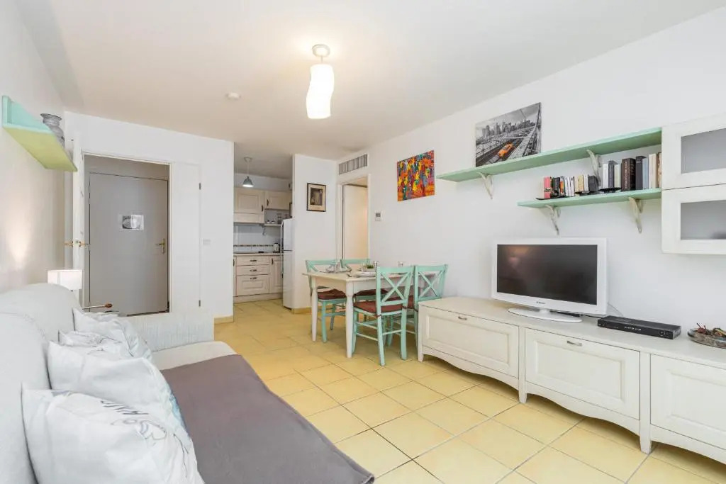 Nice 1 Bedroom downtown Carré d'Or with garage