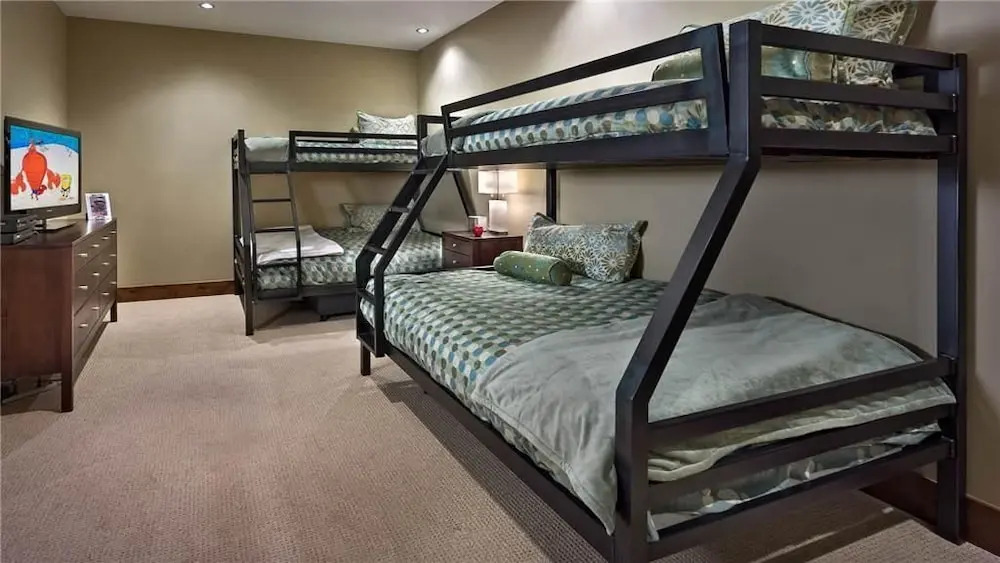Flat Tops Peak Penthouse 701 4 BedroomCondo By Moving Mountains