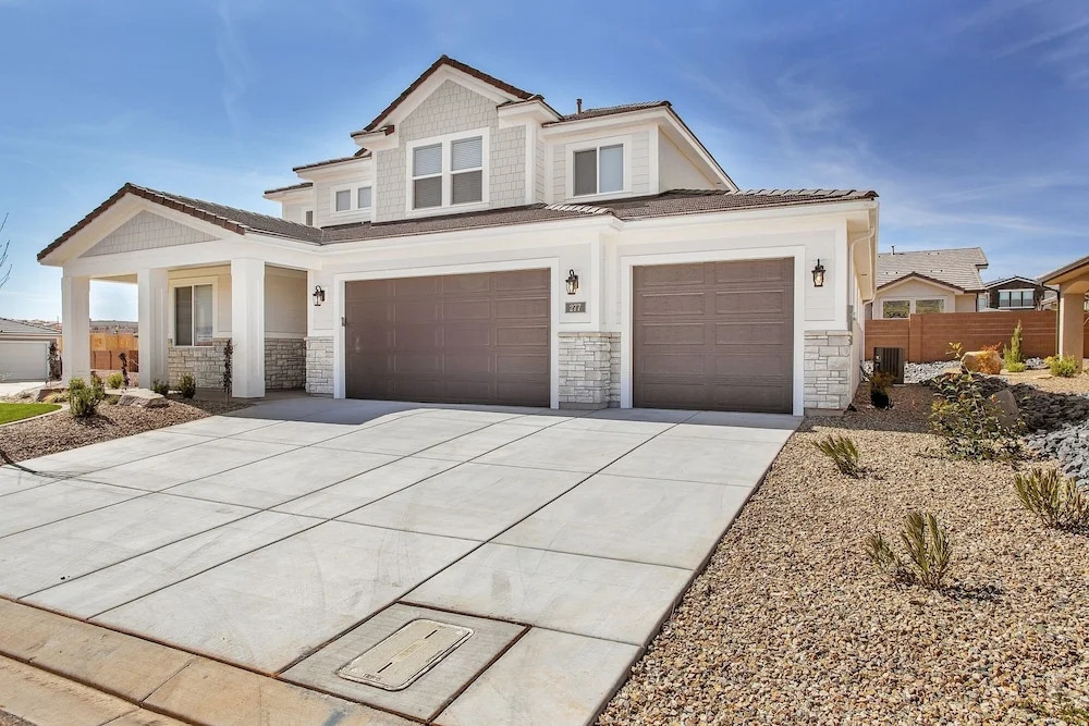 Heavenly Comfort @ Hell Hole Trail 5 Bedroom Home by RedAwning