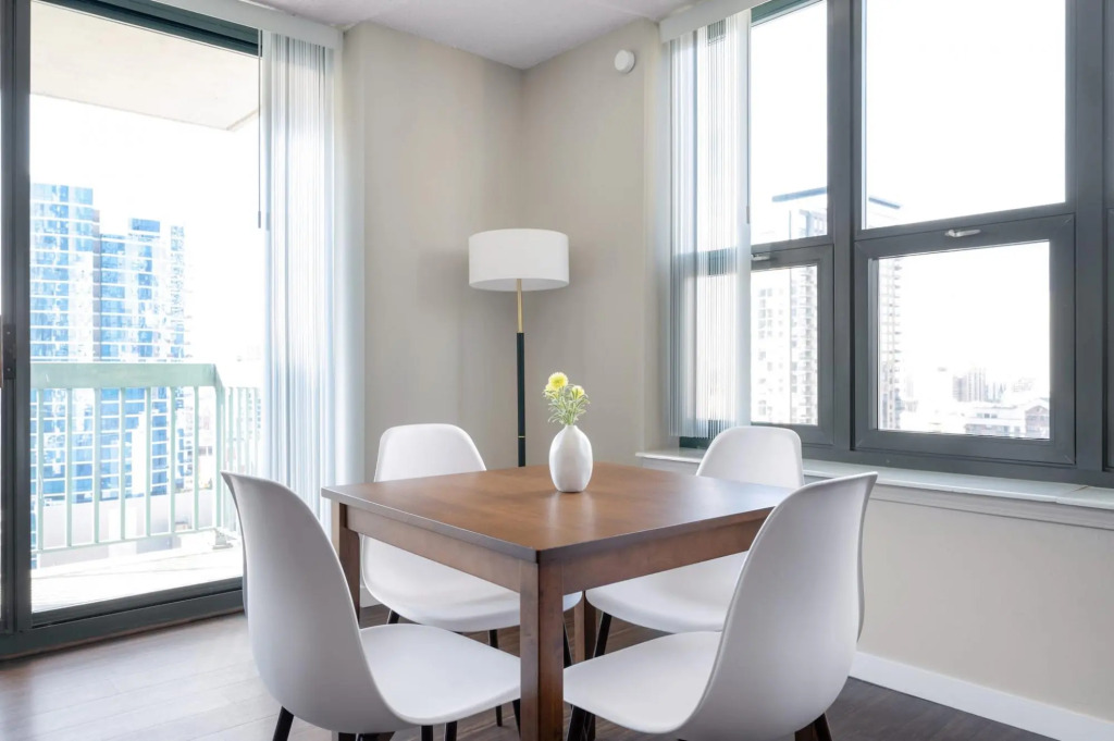 Chicago | Ideal for Long Stays + W/D, Dishwasher, Walk to Red Line