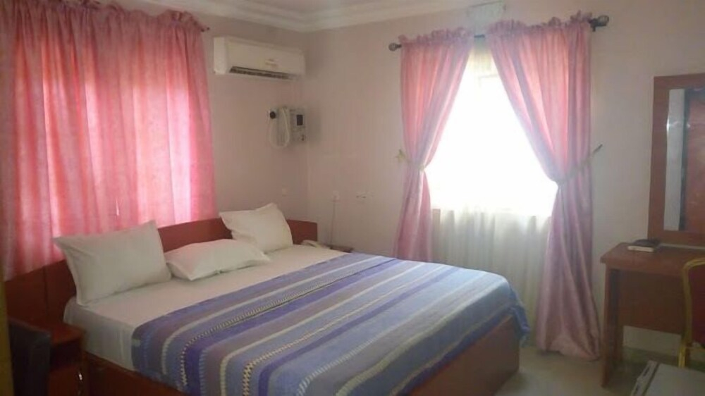 U.I Hotel