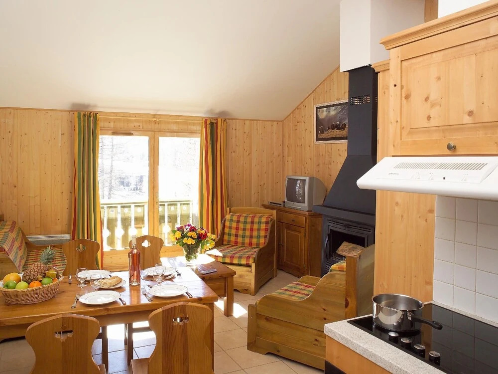 Traditional Apartment With Fireplace 100 m. From the Center
