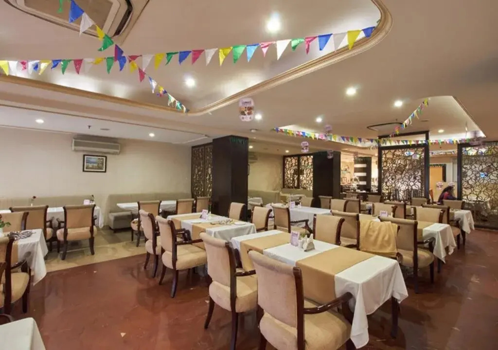 Royal Reve Hotel
