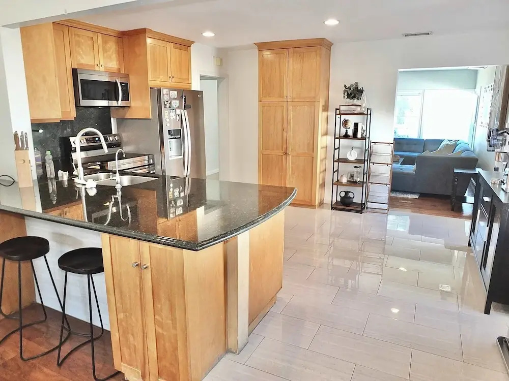 Bellflower Breeze Charming 3 BDR in Long Beach!