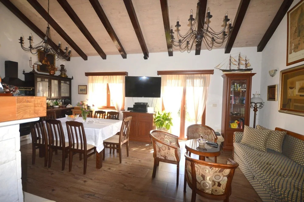 Lazzaro Apartments