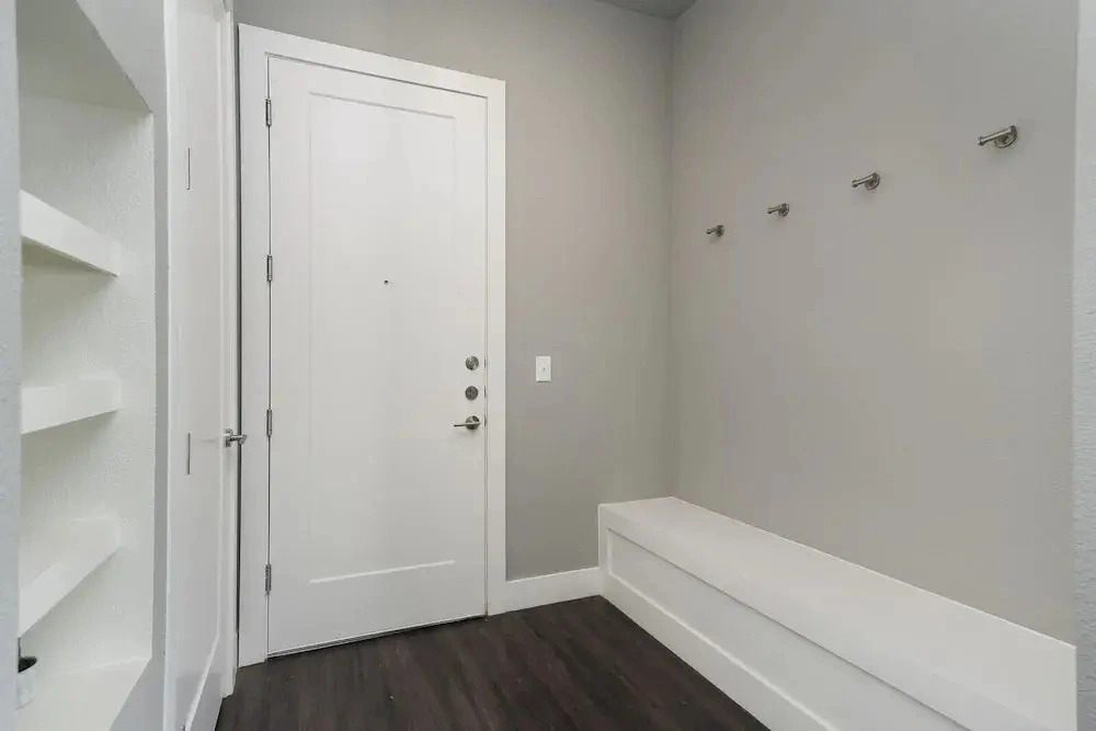 1 BR and 2 BR near Downtown by Frontdesk