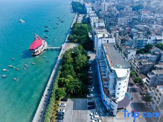 Beihai Yihai Qingcheng Seaview Hotel (Old Street Underwater World Shop)