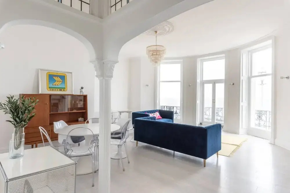Bright And Elegant 3 Bedroom Seafront Apartment