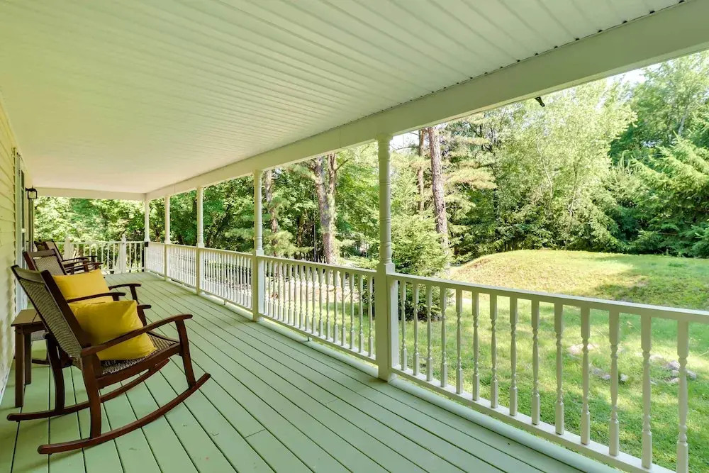 Blakeslee Home w/ Private Hot Tub, 5 Mi to Skiing