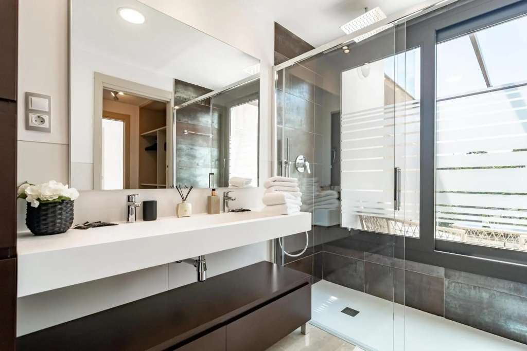 GG- Modern townhouse, families & couples only